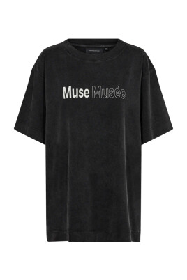 svart-muse-topp-and-t-shirt