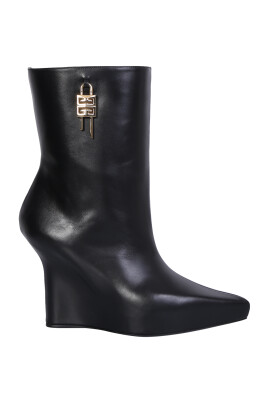 black-ankle-boots-with-g-lock-detail