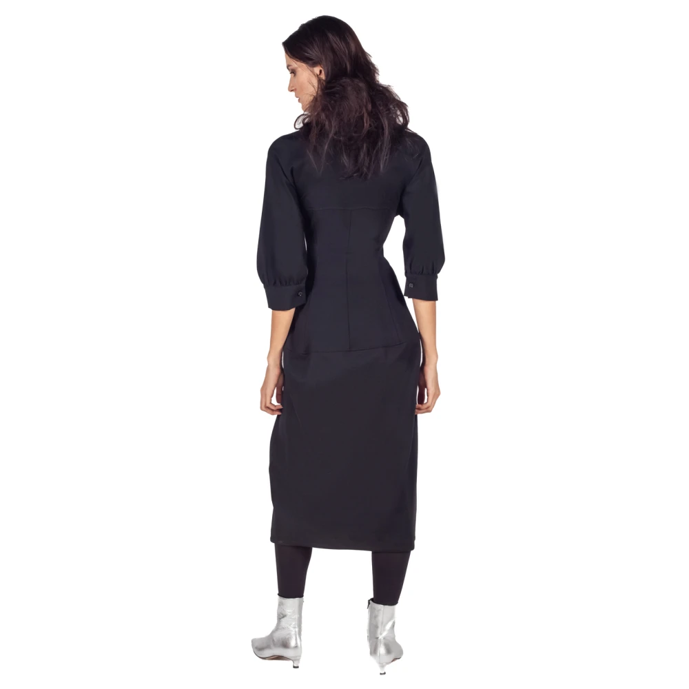 Liviana Conti Zwarte Midi Jurk met Kraag en Magyar Mouwen Black Dames