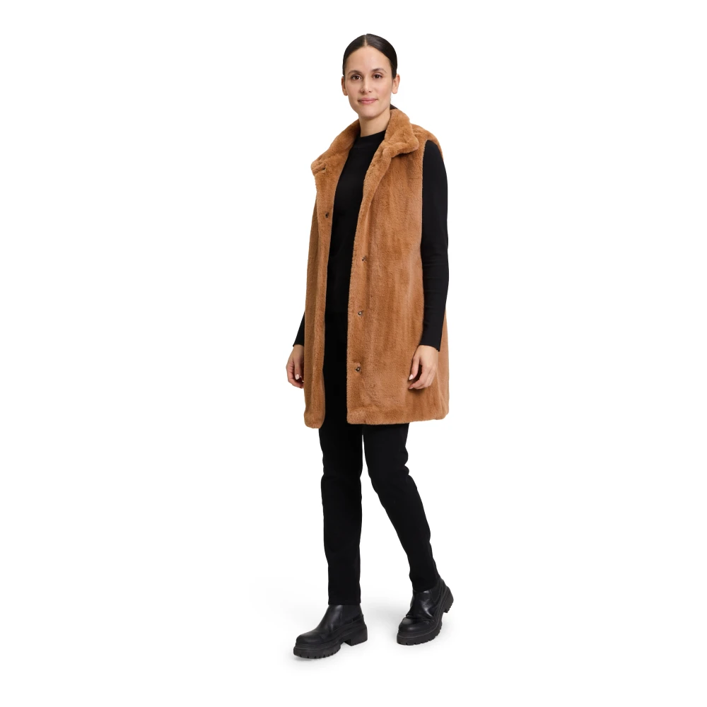 Betty Barclay Pluizige Casual Jas met Opstaande Kraag Brown Dames