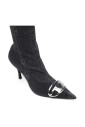 bottes-noires-avec-ovale-en-metal-d
