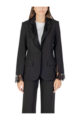 black-v-neck-buttoned-blazer-with-long-sleeves