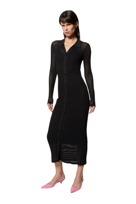 robe-longue-en-tricot-cotele-avec-boutons