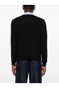 pull-noir-avec-col-rond