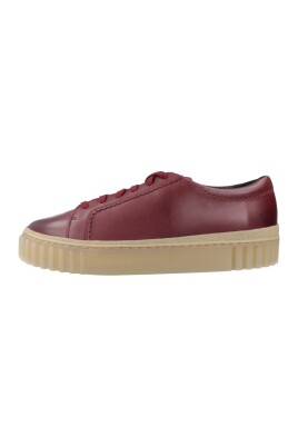 sneakers-marche-en-cuir