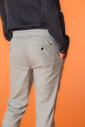 pantalon-chino-leger-en-lin-et-coton