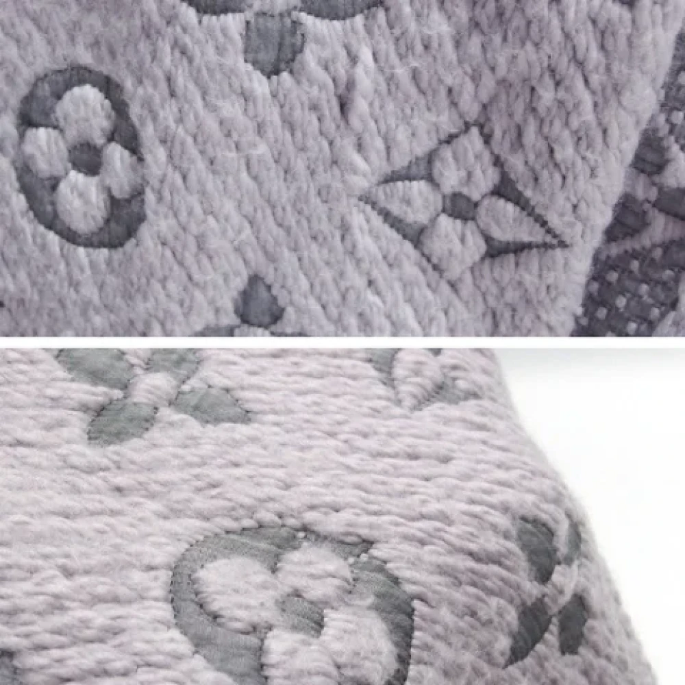 Louis Vuitton Vintage Pre-owned Wool scarves Gray Unisex