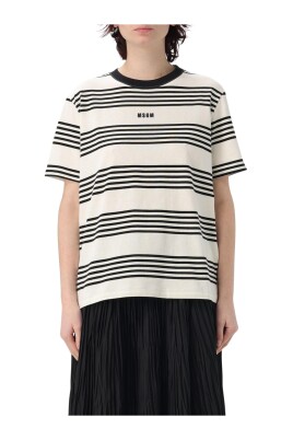 modern-graphic-print-tee