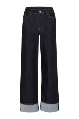 dark-blue-denim-jeans-with-mid-rise