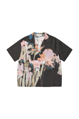elegant-silketopp-med-abstrakt-tryck