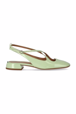 pastelowa-zielona-lakierowana-slingback-pumpa