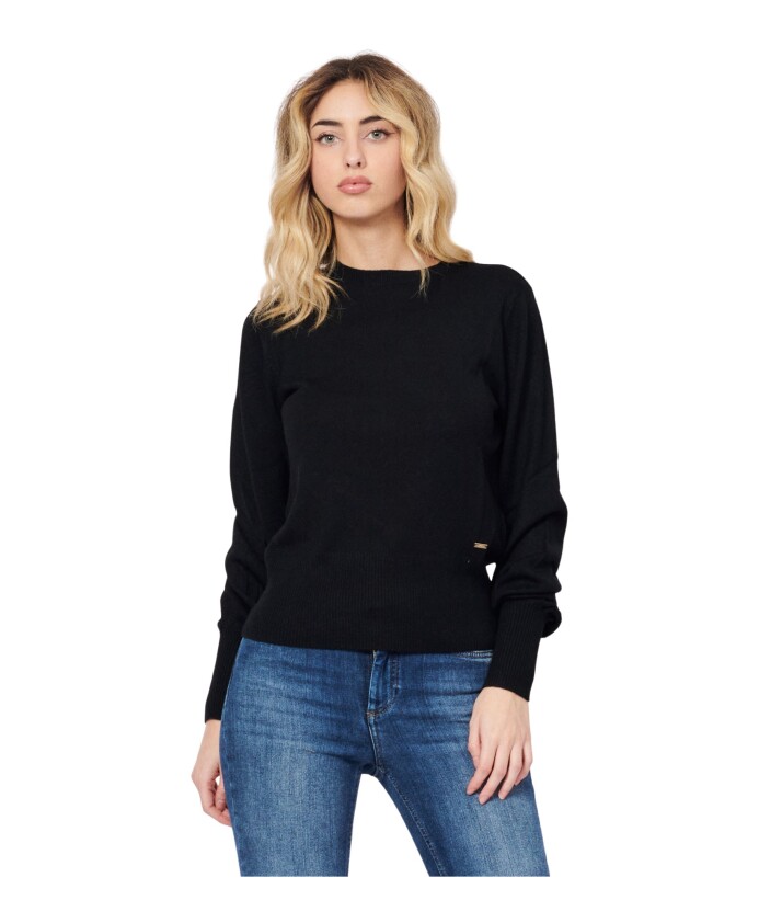 round-neck-knitwear