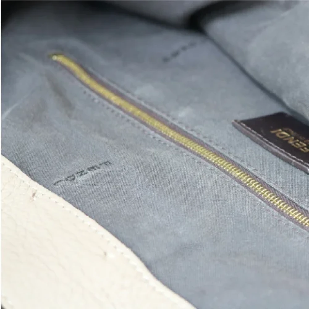 Fendi Vintage Pre-owned Leather shoulder-bags Gray Dames