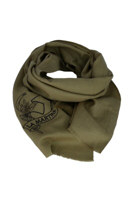 green-wool-scarf-woman
