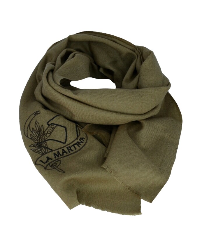 green-wool-scarf-woman