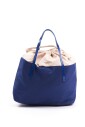 sac-fourre-tout-en-tissu-bleu-avec-accents-en-vernis