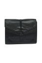 pre-owned-cuir-pochettes-minaudieres