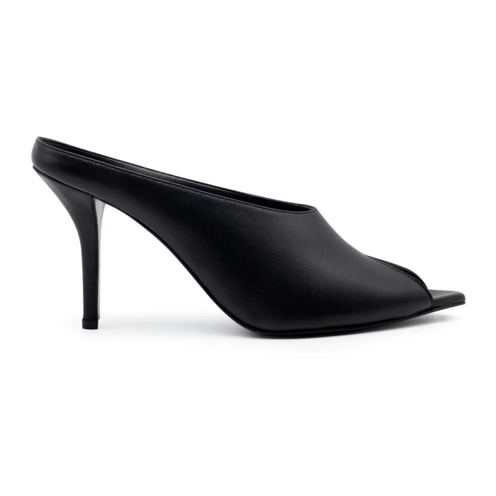 Explore Gia Borghini on Miinto: Versatile Fashion Trends