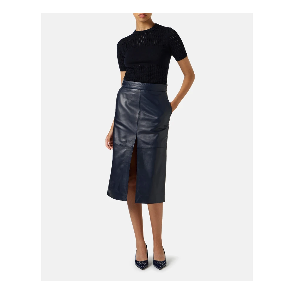 Iceberg Lange rok van blauw leer met split en geborduurd embleem Milaan Italië Blue Dames