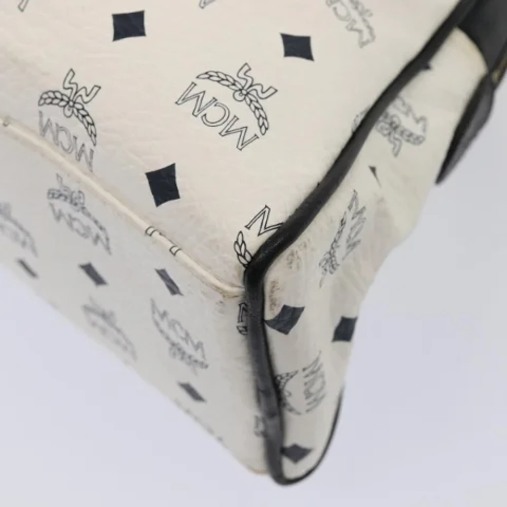 MCM Pre-owned Canvas shoulder-bags White Dames