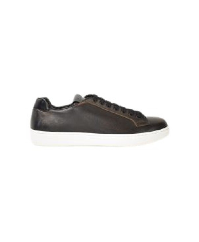 brown-laced-shoes-classic-style