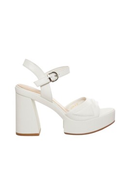 hvid-laedersandal-med-sorte-strass