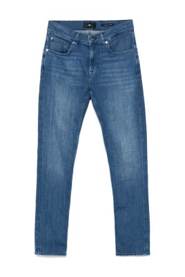 blue-denim-jeans-with-classic-style