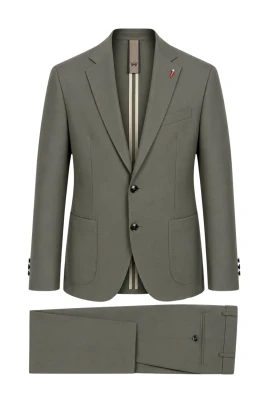 Traje con tejido tecnico