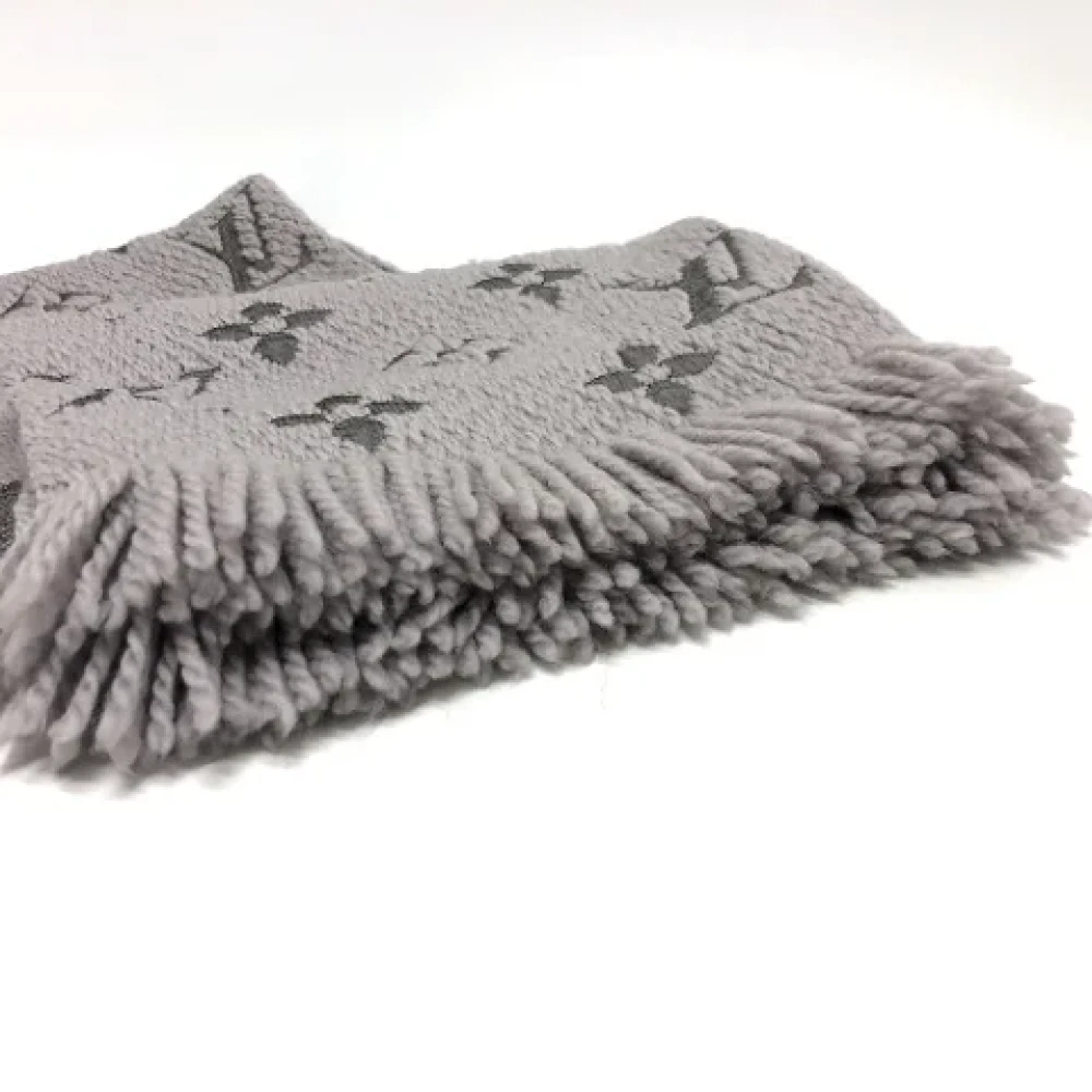 Louis Vuitton Vintage Pre-owned Silk scarves Gray Dames