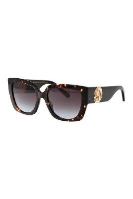 stylish-sunglasses-for-a-sunny-day
