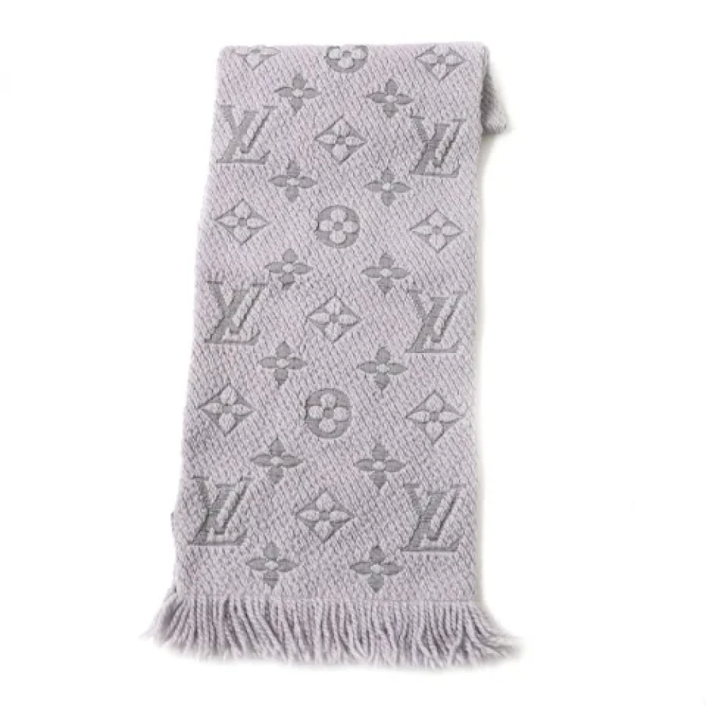 Louis Vuitton Vintage Pre-owned Wool scarves Gray Dames