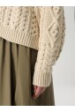 pull-beige-en-tricot-cable