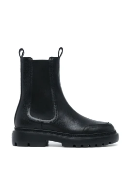 Ginny Flat Calf Grained Boots
