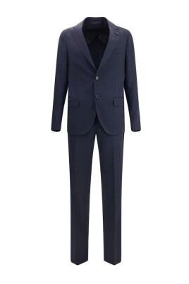 sophisticated-wool-suit-ensemble