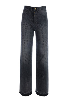 classic-denim-jeans-for-everyday-wear