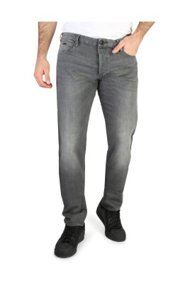 Shop Jeans fra Emporio Armani (2023) online hos