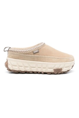 beige-slipper-venture-daze-sneakers