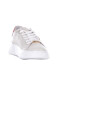 sneakers-avec-details-de-logo