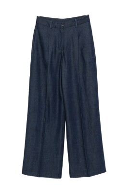 pantalon-large-bleu-avec-plis