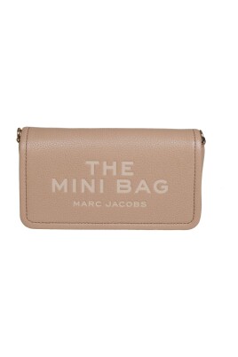 mini-sac-en-cuir-de-couleur-camel-avec-bandouliere