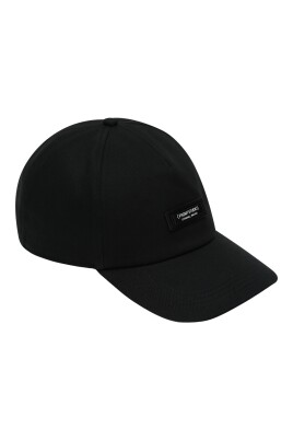 fragment-visiere-casquette-chapeau