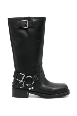 bottes-noires-en-cuir-avec-boucle