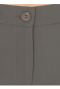 grijze-rechte-broek-met-riemlussen