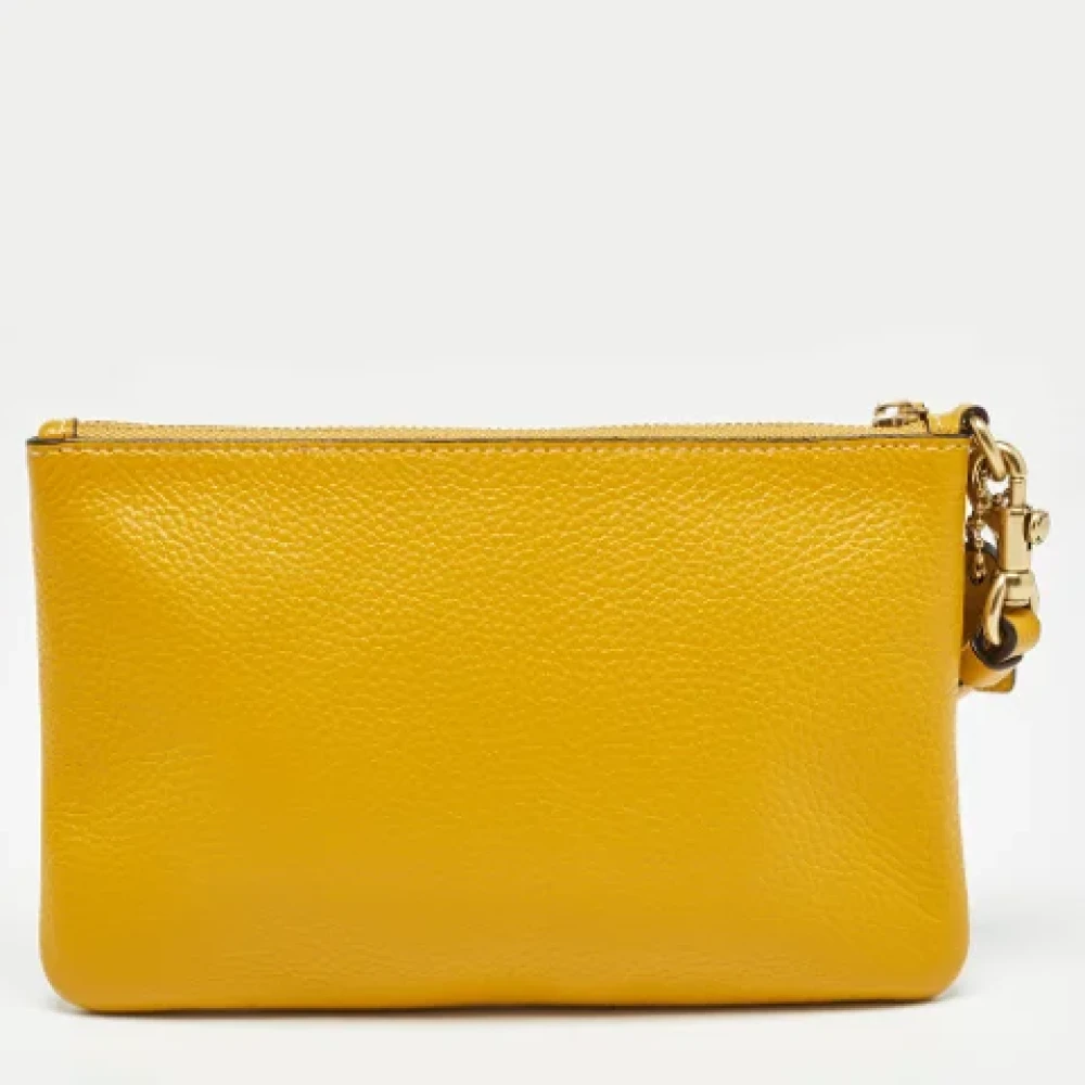 Coach Pre-owned Leather clutches Yellow Dames