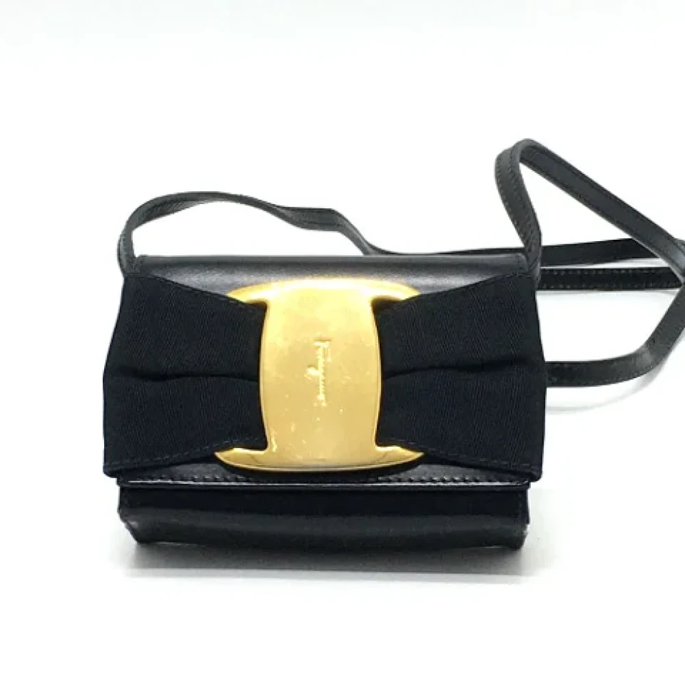 Salvatore Ferragamo Pre-owned Leather shoulder-bags Black Dames