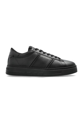 sneakers-with-logo