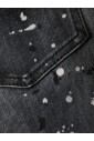 zwarte-distressed-bootcut-verfspat-jeans