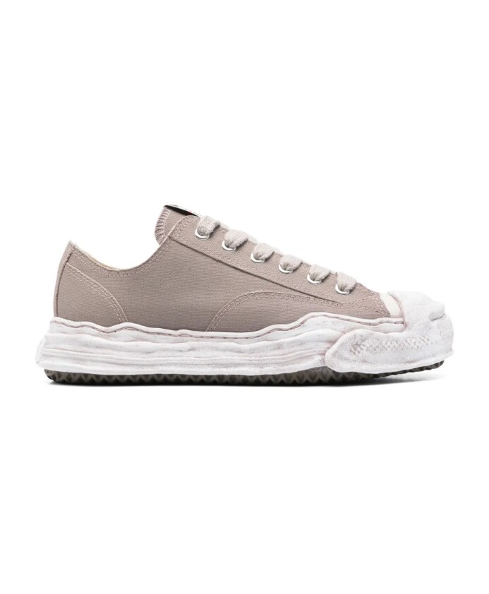 sneakers-baskets-en-toile-a-bas-prix-dans-un-style-original