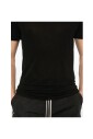 t-shirt-noir-superpose-a-col-rond