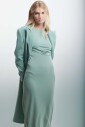 elegante-robe-longue-a-taille-drapee